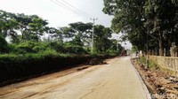 Jalur exit tol Cisumdawu akan melintasi Jalan Kiara Payung-Jatinangor atau Jalan yang memisahkan antara kampus ITB dan kampus Unpad. 