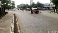 Jalur exit tol Cisumdawu kawasan Jatinangor tersebut, nantinya akan tembus ke perempatan di jalan satu arah Jatinangor atau perempatan jalan diantara kampus ITB dan kampus Unpad. 