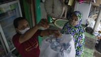 Tak hanya itu, sampah organik rumah tangga warga pun juga diolah menjadi pupuk kompos yang dapat dimanfaatkan warga dalam bercocok tanam.