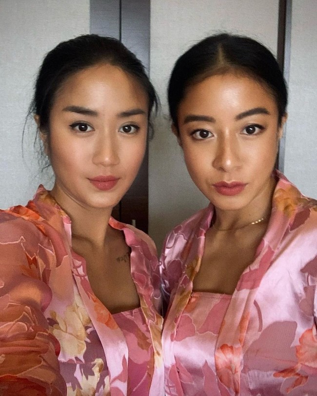 Beberapa waktu lalu Renatta juga terlihat anggun mengenakan kebaya saat menjadi bridesmaid di acara lamaran Vidi Aldiano dan Sheila Dara. Dengan pulasan makeup natural membuat kecantikan chef Renatta semakin terpancar. Foto: Instagram