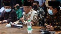 Tak hanya itu, ia juga menegaskan bahwa NU tetap mengusung Islam moderat dalam bingkai Islam wasathiyah. Baginya, siapapun pemimpin NU boleh berganti, namun hal demikian harus tak boleh berubah.