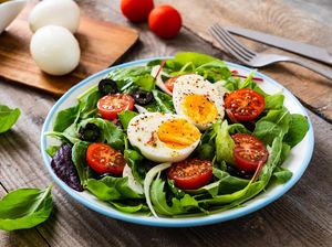 Makan Salad Tiap Hari? Ini 7 Hal yang Bakal Terjadi pada Tubuh