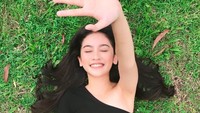 Susah banget sih karena aku casting sana-sini terus juga nggak keterima, banyak saingannya. Pertama kali syuting juga bayarannya belum seberapa, terus syutingnya sampai pagi, ujar Sarah saat ditemui di kawasan Cibubur, Jakarta Timur, belum lama ini. (Foto: dok. Instagram @sarahtuff_)