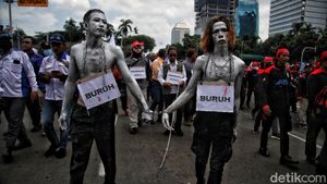 Semangat Buruh yang Tak Kenal Lelah Tuntut Kenaikan Upah