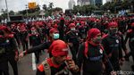 Semangat Buruh yang Tak Kenal Lelah Tuntut Kenaikan Upah
