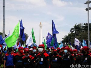 Massa Buruh Bubar, Lalin di Kawasan Patung Kuda-Istana Kembali Dibuka