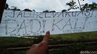 Selain itu ada pula, Jalur Evakuasi Bukan Takeshi, hingga Jalur Evakuasi Dadi Kali.