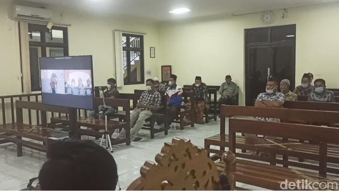 Suasana sidang Mbah Minto yang bela diri lawan pencuri di PN Demak, Rabu (8/12/2021).