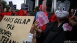 Teatrikal Habis Gelap Tak Kunjung Terang di Hari Antikorupsi Sedunia