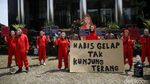 Teatrikal Habis Gelap Tak Kunjung Terang di Hari Antikorupsi Sedunia