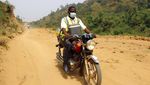 Potret Nakes di Nigeria, Naik Motor Keliling Desa untuk Vaksinasi Covid-19