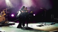 Begini keseruan Firdda Marsya Kurnia, Widi Rahmawati, and Euis Siti Aisyah saat konser di Brussel beberapa waktu lalu. Lewat Tur Eropa bertajuk Fight Dream Believe: European Tour 2021, mereka juga akan konser di Rennes (Prancis), Arlon (Belgia), dan Jenewa (Swiss). Foto: Instagram @voiceofbaceprot