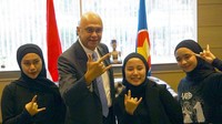 Mereka juga diundang oleh Kedutaan Besar Indonesia di Brussel. Begini momen mereka saat berada di KBRI Brussel. Foto: Instagram @voiceofbaceprot