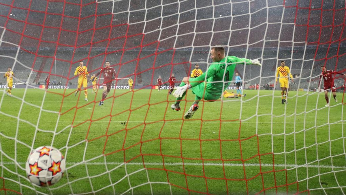Barcelona tersingkir dari Liga Champions akibat start buruk di fase grup (Foto: Getty Images/Alexander Hassenstein)