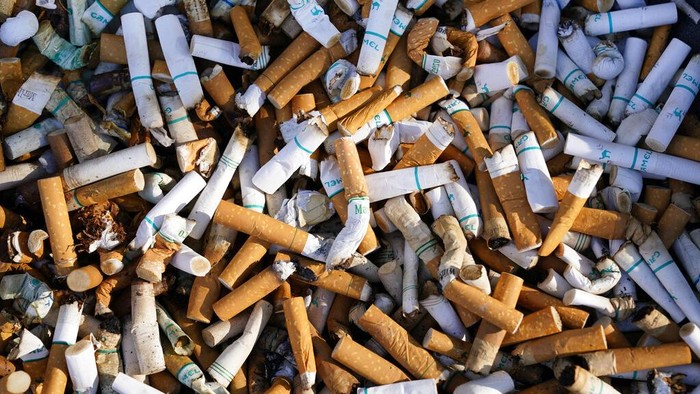 Anak Muda di Selandia Baru Bakal Dilarang Beli Rokok Seumur Hidup Selandia Baru berencana membuat kebijakan yang larang anak mudanya membeli rokok seumur hidup. Kebijakan itu dilakukan untuk wujudkan generasi bebas rokok.