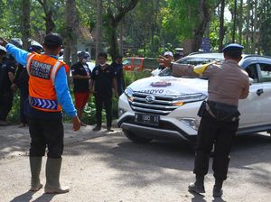 Bencana Semeru Jadi Wisata Dadakan, Akses Dijaga Polisi