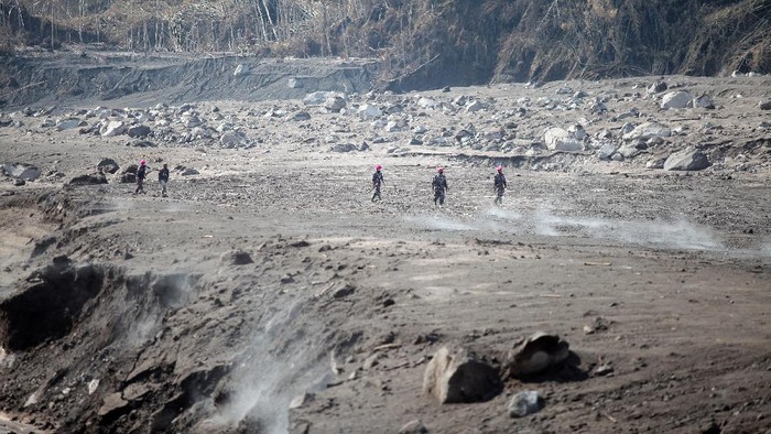 Berita Erupsi Gunung Semeru 2021 terbaru penting untuk diketahui. Saat ini, korban dari bencana erupsi Gunung Semeru terus bertambah.