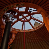 Sejak Desember 2020, keduanya tinggal di dalam tenda demi mengurangi biaya hidup. Foto: Getty Images