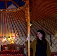 Pandemi COVID-19 membuat pasangan suami-istri ini kehilangan pekerjaan. Mereka akhirnya menjual rumah dan membeli tenda. Foto: Getty Images