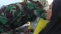 Setelah kasus bergulir, dia meminta maaf kepada ibu mertua hingga istrinya. Momen Mesman meminta maaf itu diunggah di akun Instagram TNI AU, @militer.udara, tampak komandan Koptu Mesman hadir dalam mediasi tersebut. (Foto: dok. Instagram @lanud_roesmin_nurjadin)