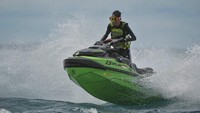 Jetski tersebut pun dimodifikasi olehnya dengan mengganti Sponson, jok dan knalpot racing. Dok. Pribadi