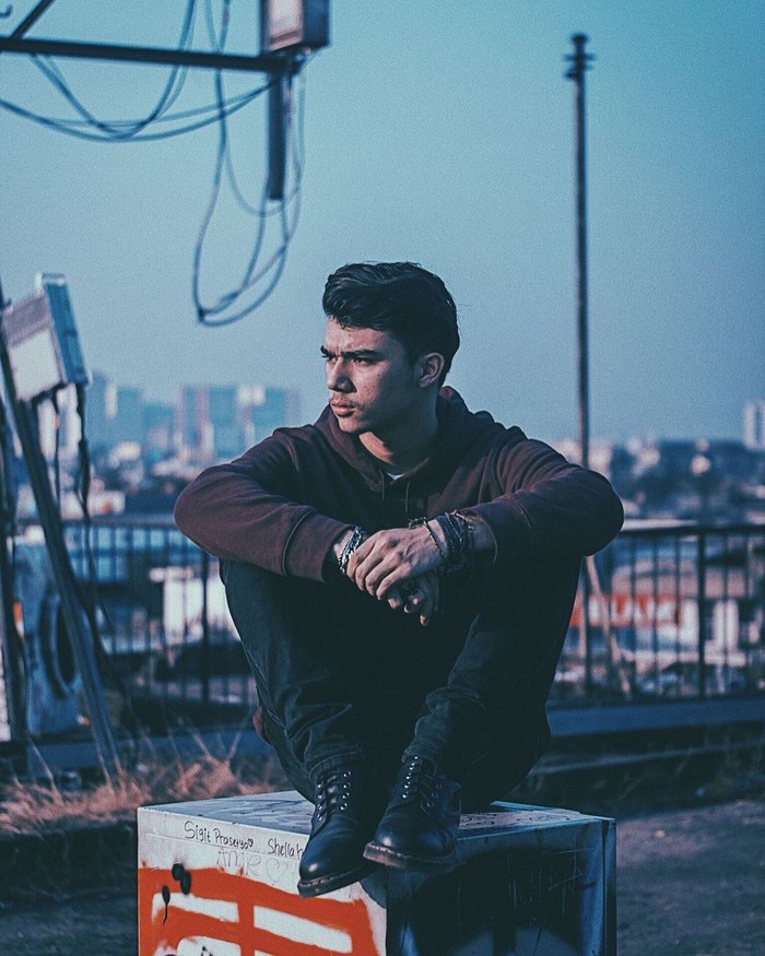 Jeff Smith Punya Banyak Momen Seru Makan di Pinggir Jalan Bareng Teman Jeff Smith Punya Banyak Momen Seru Makan di Pinggir Jalan Bareng Teman