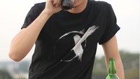 Segelas minuman sedang dinikmati Jeff. Sepertinya Jeff juga senang menikmati wine. Sebelumnya, Jeff Smith pernah juga ditangkap karena kasus narkoba pada April 2021 lalu.  Foto: Instagram @mr.jeffsmith