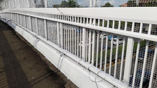 JPO MT Haryono telah selesai dicat dan dirapikan.