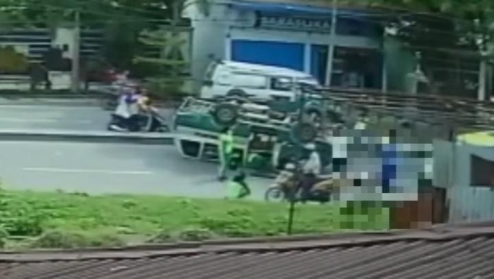 Kecelakaan angkot di Medan (dok. Istimewa)