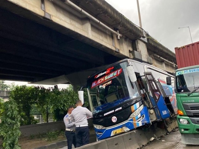 Kecelakaan bus di Tanjung Priok, Jakut