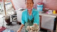 Kondisi tersebut membuat paguyuban pedagang kaki lima (PKL) Solo Baru turun tangan membantu pedagang tengkleng kambing dan sapi Bu Harsi, Solo Baru, yang diviralkan pasang harga tak wajar atau ngepruk.
