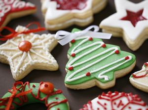 Buya Yahya Ungkap Hukum Membuat Kue Natal bagi Seorang Muslim