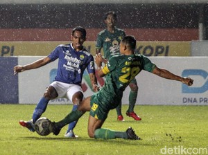 Pelatih Persib Ungkap Kekecewaan Usai Dikalahkan Persebaya