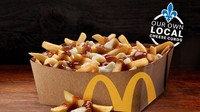 McDonalds Kanada juga memiliki menu spesial yaitu poutine. Adalah kentang goreng yang diberikan topping serpihan keju dan saus kental berwarna cokelat. Foto: dok. McDonalds