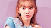 Di foto lain, Miyawaki Sakura terlihat mengenakan atasan biru. Foto: (dok. Instagram @39saku_chan)