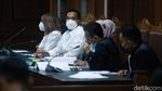 Gaya Nia Ramadhani-Ardi Bakrie yang Kompak Terus di Persidangan