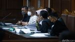 Gaya Nia Ramadhani-Ardi Bakrie yang Kompak Terus di Persidangan