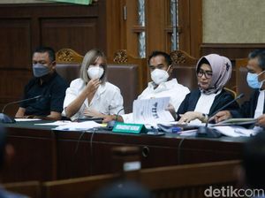 Nia Ramadhani-Ardi Bakrie Mohon Doa di Antara Penjagaan Ketat Bodyguard