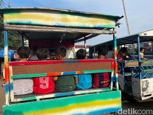 Hiburan Odong-odong Ramaikan Vaksinasi Anak di Jaktim