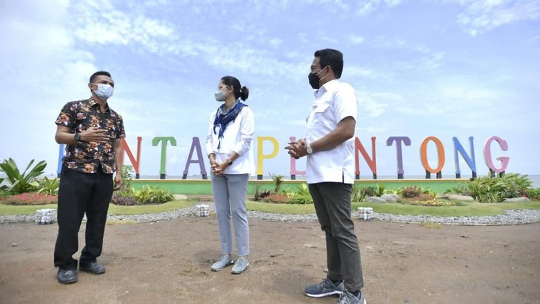 Pemuda Desa Ujung Gebang Sulap Tempat Sampah Jadi Desa Wisata Pantai Pemuda Desa Ujung Gebang Sulap Tempat Sampah Jadi Desa Wisata Pantai
