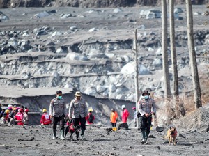 Satgas soal Kendala Penanganan Erupsi Semeru: Sungai Berasap-Kendaraan Relawan