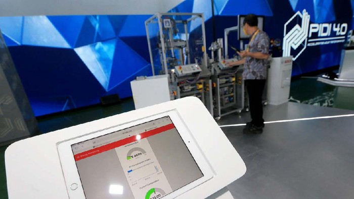 Penerapan Industri 4.0 Terus Digaungkan di Indonesia Penerapan industri 4.0 terus dilakukan di Indonesia. Solusi Mechatronics Training System (mMS 4.0) dihadirkan untuk membantu pekerja di industri 4.0.