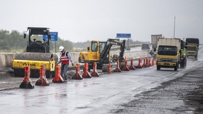 Jelang Nataru, Jalan Tol Trans Sumatera Diperbaiki