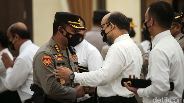 Perjalanan Novel Baswedan dari Polri ke ASN Polri Novel Baswedan resmi dilantik menjadi ASN Polri. Ini potret perjalann Novel dari anggota Polri, penyidik KPK dan menjadi ASN Polri.