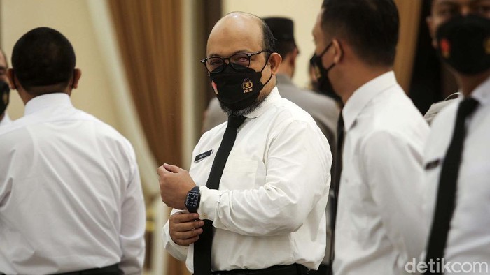Perjalanan Novel Baswedan dari Polri ke ASN Polri Novel Baswedan resmi dilantik menjadi ASN Polri. Ini potret perjalann Novel dari anggota Polri, penyidik KPK dan menjadi ASN Polri.