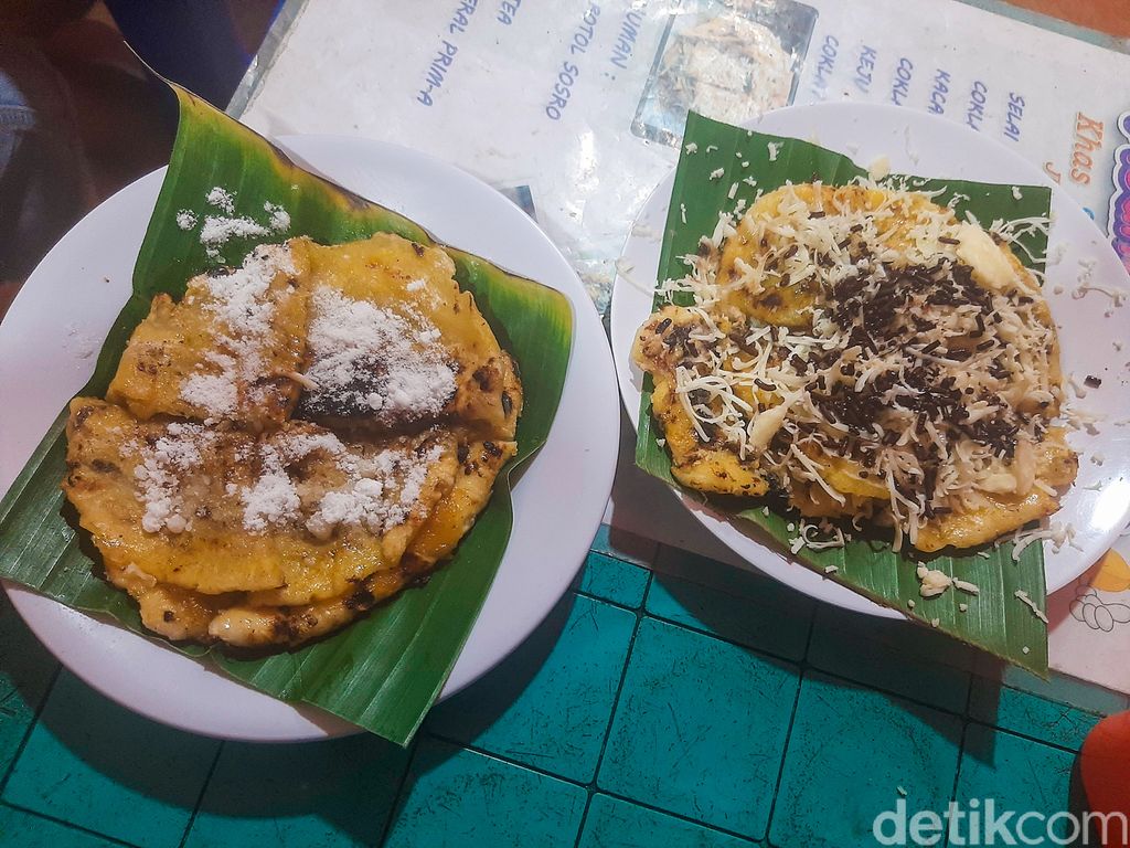 Pisang Plenet Pak Yuli, Pisang Bakar Klasik Topping Saus Nanas yang Legendaris Sejak 1970