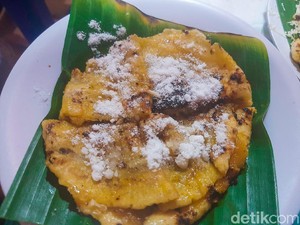 Legit Empuk! Pisang Plenet Pak Yuli, Pisang Bakar Klasik Topping Selai Nanas