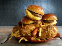 4 Tips Jaga Berat Badan Usai Makan Berlebihan
