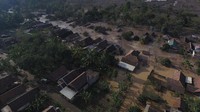 Diketahui, sebanyak 2.970 unit bangunan rusak akibat erupsi Gunung Semeru. Plt Kepala Pusat Data, Informasi, dan Komunikasi Kebencanaan BNPB Abdul Muhari pun menuturkan saat ini ada 6.022 warga yang mengungsi di 115 titik pos pengungsian. Terbanyak berada di Kecamatan Candipuro, yakni 2.331 orang.