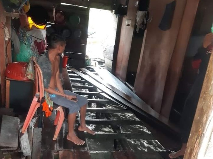 Rumah warga Suku Laut di Riau rusak diterjang ombak tinggi (dok. Istimewa)